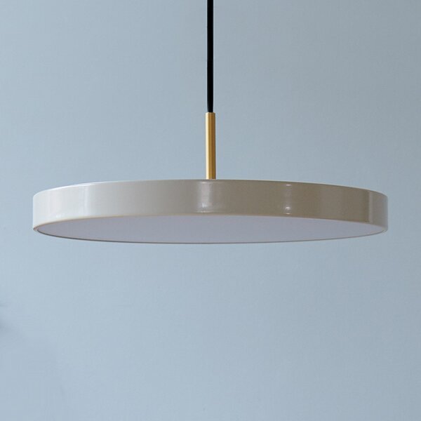 UMAGE Lampă suspendată LED Asteria Mini, alb perlat/alamă, Ø 31 cm, reglabil, Alb, Camera de zi / sufragerie, Metal, Design