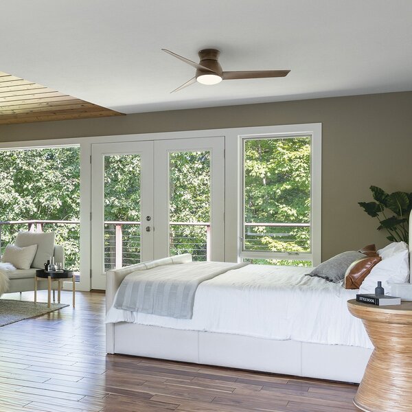 KICHLER Ventilator de tavan cu LED Eris, IP44, nuc, reglabil, Lemn, Camera de zi / sufragerie, Plastic