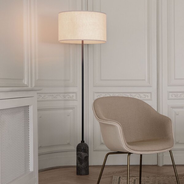 GUBI Gravity lampă de podea gri-marmorat/crem, reglabil, Bej, Camera de zi / sufragerie, Piatră, Design