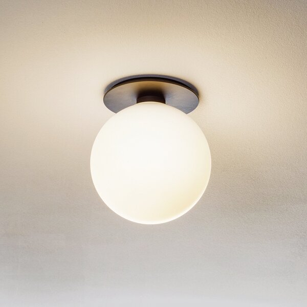 Audo Copenhagen TR Bulb plafonieră LED, negru/opal, 22 cm, dimabil, reglabil, Negru, Camera de zi / sufragerie, Sticlă, Design, Plafon rotund direct
