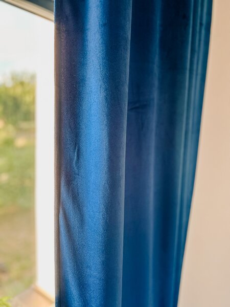 Draperie opaca VELVET albastru regal 140x270 cm Agatat: Rejansa