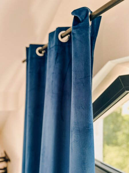 Draperie opaca VELVET albastru regal 140x270 cm Agatat: Rejansa