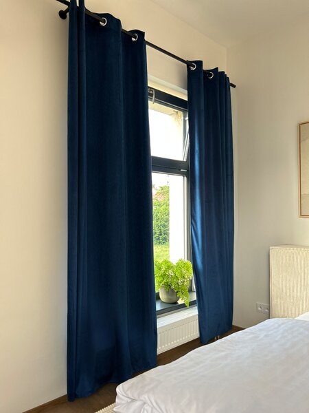 Draperie opaca VELVET albastru regal 140x270 cm Agatat: Rejansa