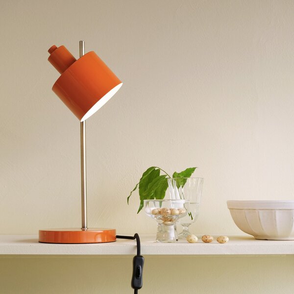Dyberg Larsen Lampa de masă Ocean, portocaliu/alamă, înălțime 43 cm, Portocaliu, Camera de zi / sufragerie, Metal, Design