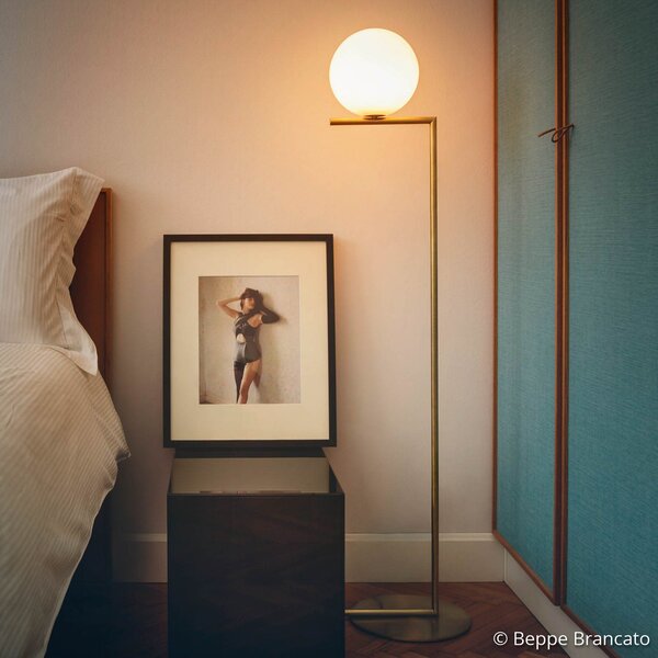 FLOS IC F1 lampadar, alamă periat, reglabil, Auriu / Alamă, Camera de zi / sufragerie, Metal, Design