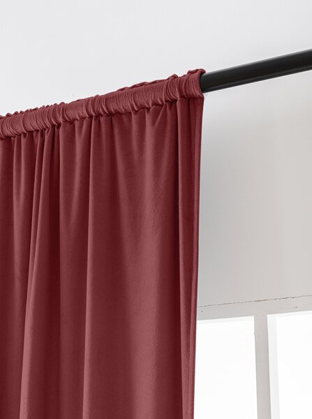 Draperie opaca culoarea vinului VELVET 135x250 cm Agățat: Inele metalice