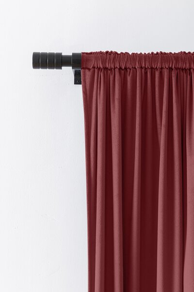 Draperie opaca culoarea vinului VELVET 135x250 cm Agățat: Inele metalice