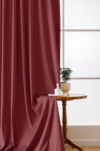 Draperie opaca culoarea vinului VELVET 135x250 cm Agățat: Inele metalice