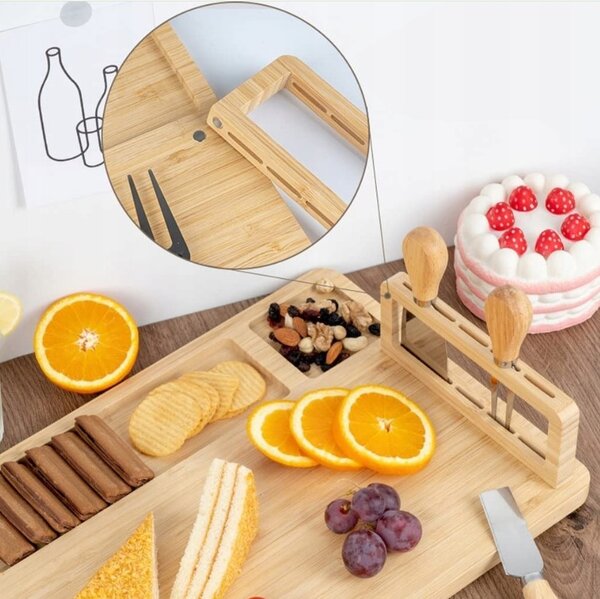 Set platou din bambus pentru servirea brânzeturilor Vilde - include 4 cuțite din inox, design elegant