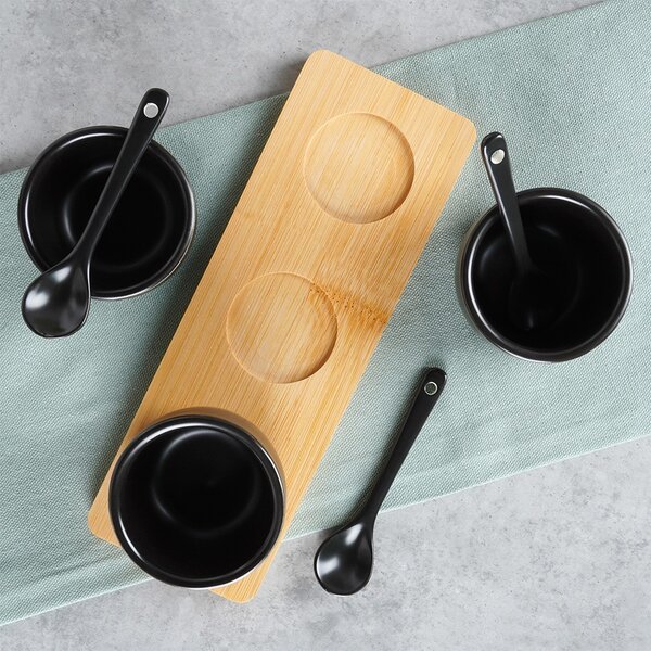Set servire 3 boluri ceramice cu lingurițe Vilde - Pe tavă din bambus, negru mat