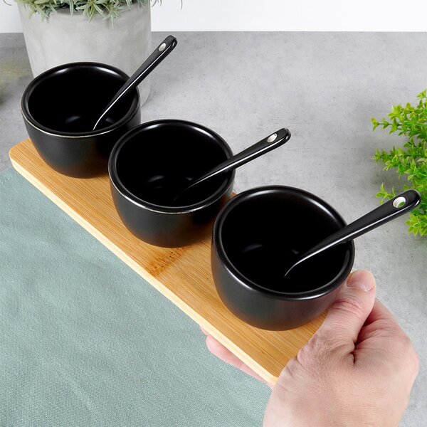 Set servire 3 boluri ceramice cu lingurițe Vilde - Pe tavă din bambus, negru mat