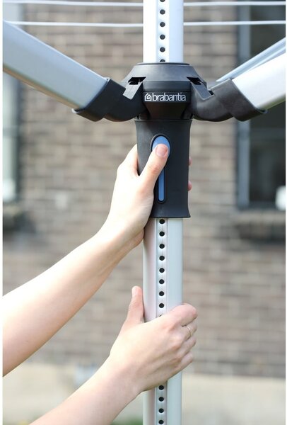 Uscător de rufe argintiu pentru grădină 50 m Lift-o-Matic Advance – Brabantia