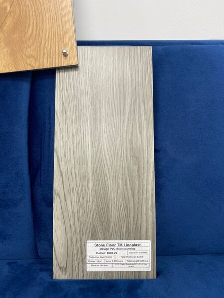 Parchet LVT 8003-26 Gri Aspect Lemn - Pardoseala Vinil 2.5 mm, Clasa Trafic 33 2.2 mp = 1 cutie ( 14 buc 15 x 1050 cm)