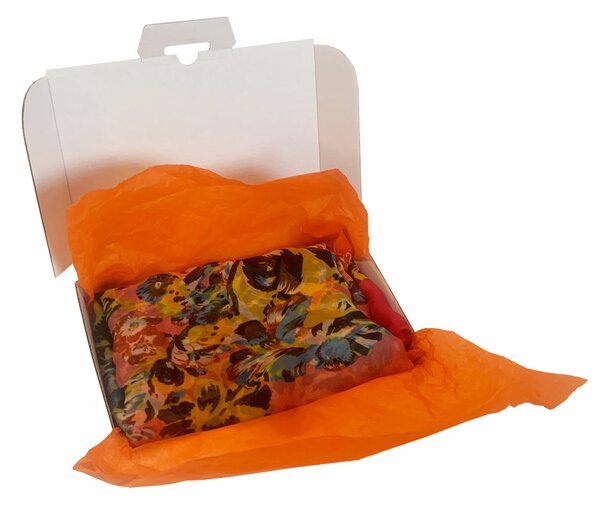 SET 20 cutii cu autoformare 20x14x4 cm tiparite cu stelute aurii-argintii-negre si plastifiate lucios