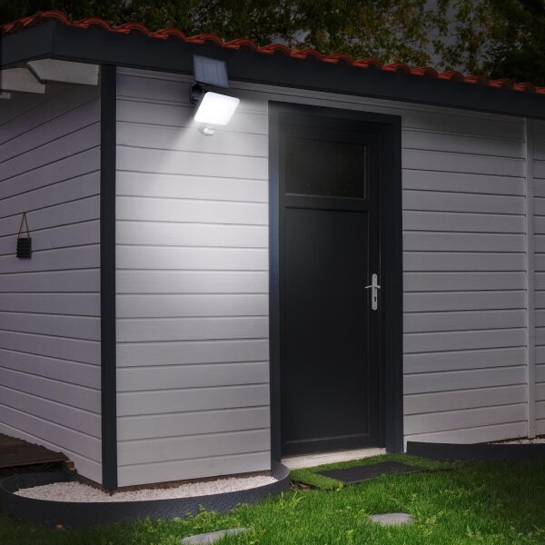 Solight WO785 - Proiector solar LED 11W cu senzor, 3,7V 4400mAh IP54