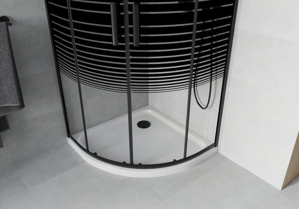 Mexen Rio, duș pătrat cu ușă glisantă 90(uşă) x 90(uşă) x 190 cm, sticlă transparentă de 6 mm cu benzi, profil negru + cadă de duș albă Slim, 863-090-090-70-20-4110B