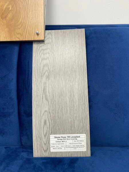 Parchet LVT 8071-1 Gri Aspect Lemn - Pardoseala Vinil 2.5 mm, Clasa Trafic 33 2.2 mp = 1 cutie ( 14 buc 15 x 1050 cm)