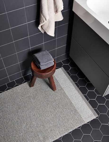 Covor pentru exterior și interior gri 60x85 cm Edit Warm Grey – Pappelina