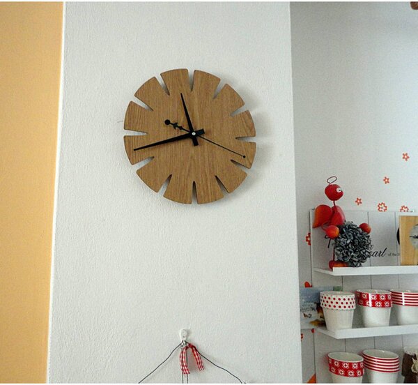 Ceas de perete din lemn, un cadou elegant pentru interior - SPECTRA