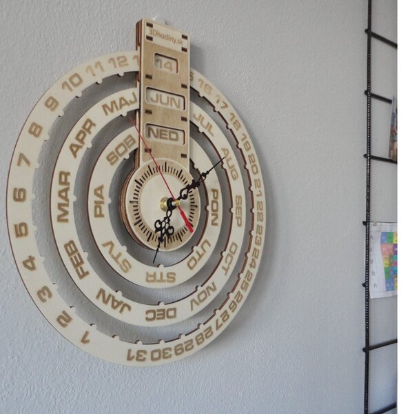 Ceas de perete gravat, calendar din lemn - JOGBELII