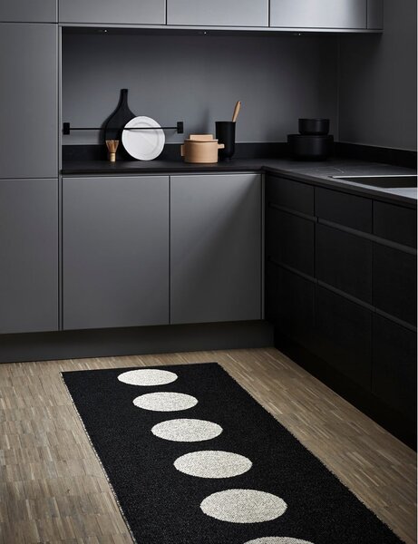 Covor tip traversă pentru interior și exterior alb-negru 70x150 cm Vera Black – Pappelina