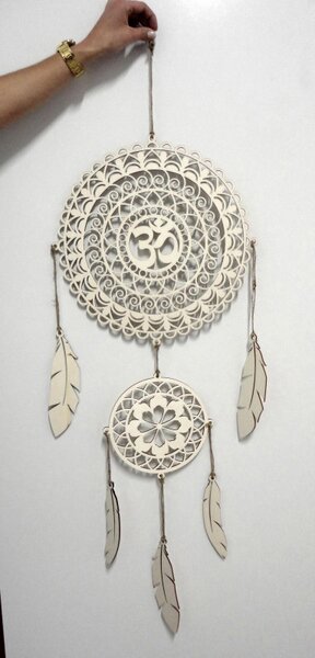 OM Mandala – captator de vise din lemn pentru perete | AURAVIA