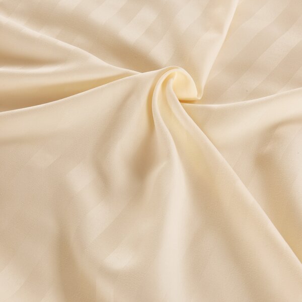 Lenjerie de pat hoteliera din microfibra JASMINE sampanie - dunga 2 cm Dimensiunile lenjeriei: 70 x 90 cm | 140 x 200 cm