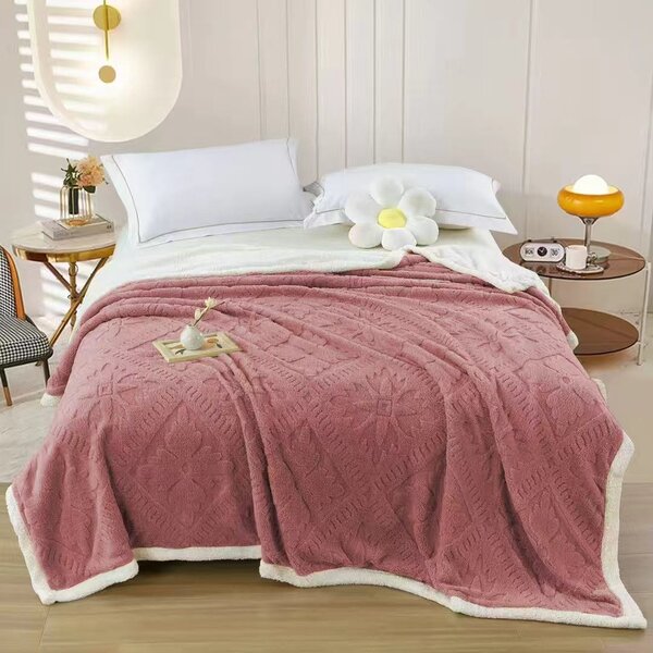 Pătură Cocolino cu blăniță Sherpa, model Romb Floral Embosat, Pudra, 200 × 230 cm