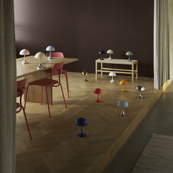 Louis Poulsen Panthella PORTABLE 160 V3, crom opal/albastru-gri, reglabil, Metalic, Camera de zi / sufragerie, Plastic, Design