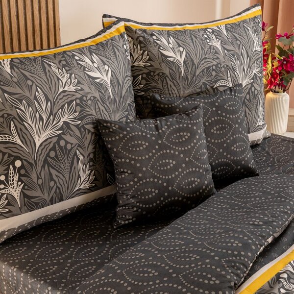 Set lenjerii de pat pentru familii din microfibră GRACIOSA maro, cu cearceafuri și fețe de pernuțe