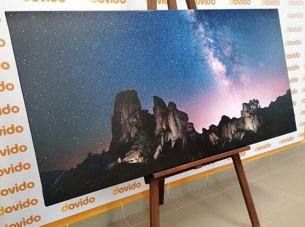 Tablou cer cu stele deasupra stâncilor