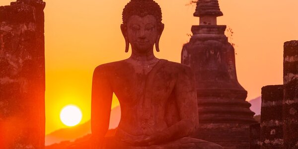 Tablou statuia lui Budha printre pietre