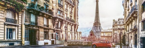 Tablou vedere a turnului Eiffel dintr-o străduță a Parisului