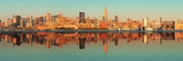 Tablou fascinantul New York reflectat în apă
