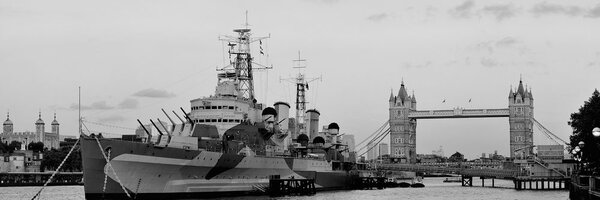 Tablou vas fascinant pe râul Tamisa în Londra alb-negru