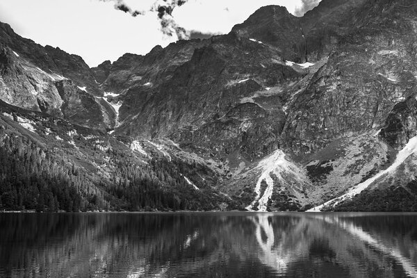 Tablou ochiul mării în munții Tatra alb-negru