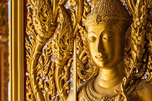 Tablou statuia lui Budha intr-un templu