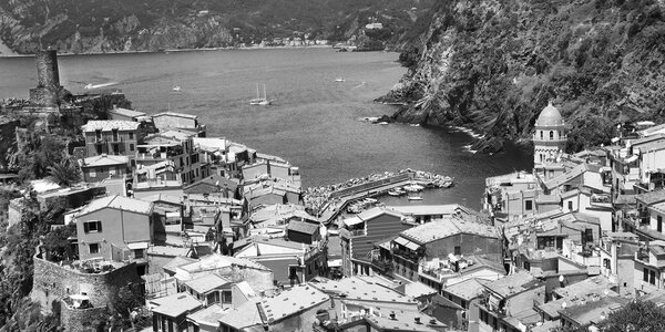 Tablou coasta Italiei alb-negru