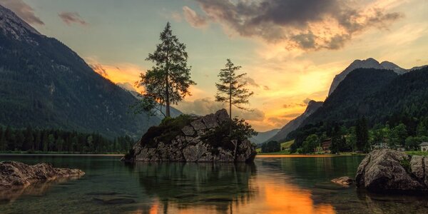 Tablou peisaj montan lângă lac