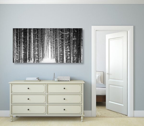 Tablou pădure învăluită cu zăpadă în design alb-negru