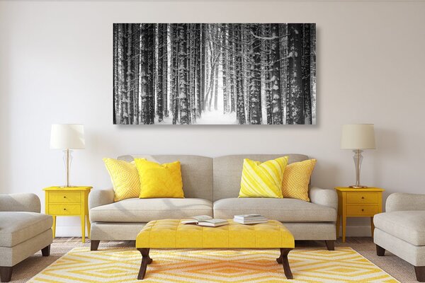 Tablou pădure învăluită cu zăpadă în design alb-negru