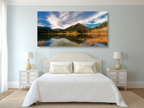 Tablou lacul sub dealuri