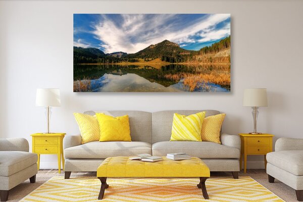 Tablou lacul sub dealuri