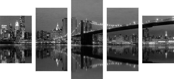 Tablou 5-piese reflexie Manhattanului în apă în design alb-negru