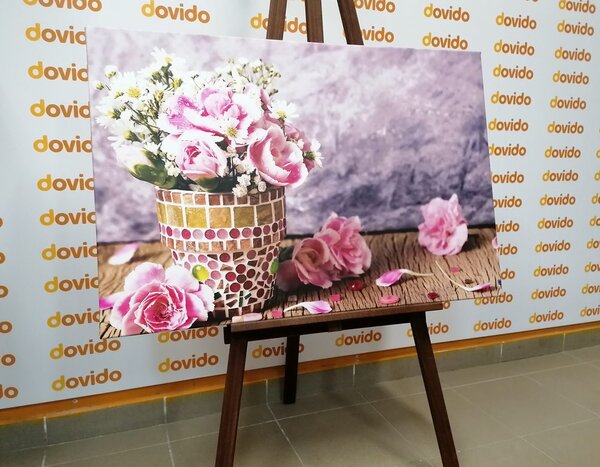 Tablou flori de garoafe într-un ghiveci de mozaic