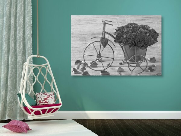 Tablou bicicletă plină de trandafiri în design alb-negru