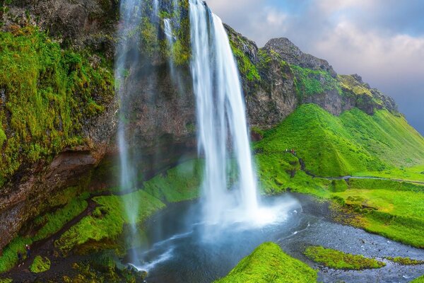 Tablou cascade în Islanda