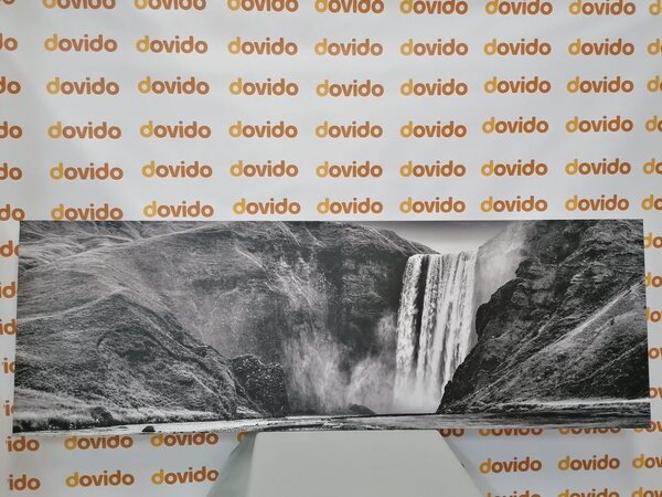 Tablou cascadă iconică în Islanda în design alb-negru