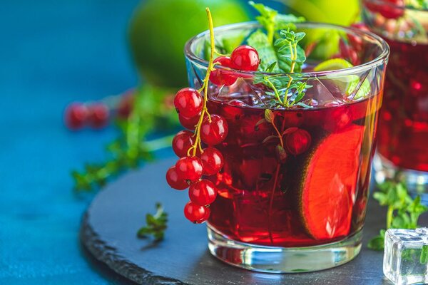 Tablou cocktail roșu