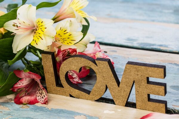 Tablou cu inscripție din lemn Love